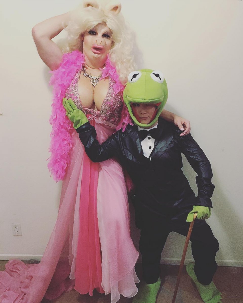 Colton Haynes nei panni di Miss Piggy, Halloween 2016