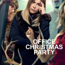 Office Christmas Party: un poster del film con Jennifer Aniston