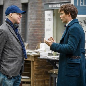 Animali Fantastici e Dove Trovarli: il regista David Yates insieme a Eddie Redmayne sul set