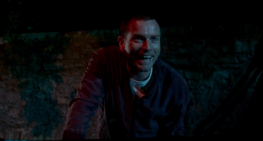 T2: Trainspotting 2 - Ewan McGregor sorride in un'immagine del trailer del film