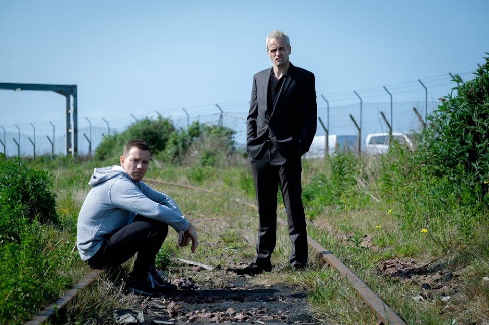 T2: Trainspotting 2, Ewan McGregor e Jonny Lee Miller in una scena del film