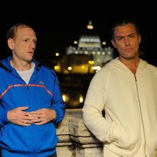 The Young Pope: Jude Law in una foto del quinto episodio