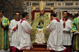 The Young Pope: Jude Law in una foto del sesto episodio