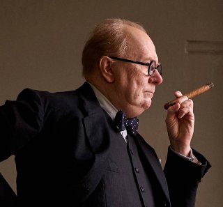 Gary Oldman è Churchill in Darkest Hour