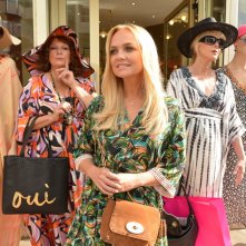 Absolutely Fabulous: The Movie, Joanna Lumley, Jennifer Saunders ed Emma Bunton in una scena del film