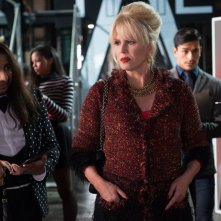 Absolutely Fabulous: The Movie, Joanna Lumley in una scena del film