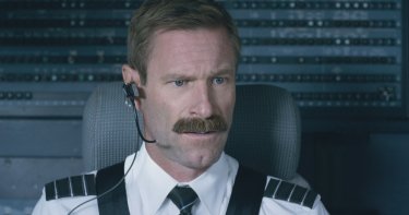 Sully: Aaron Eckhart in una scena del film