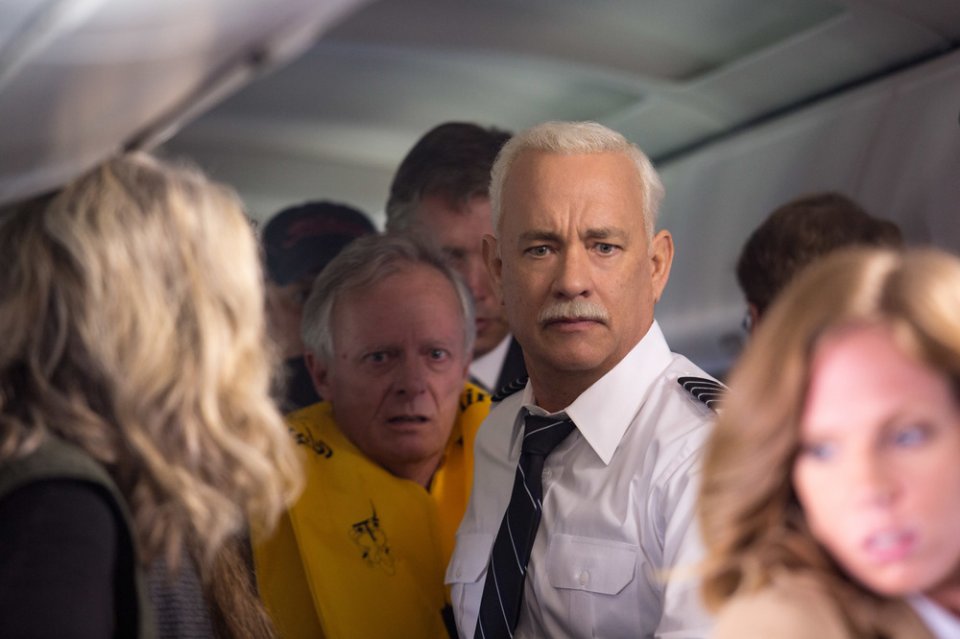 Sully: Tom Hanks in un momento del film