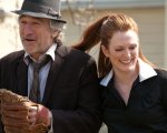 Amazon rinnova per due stagioni la serie con Robert De Niro e Julianne Moore
