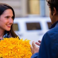 Poveri ma ricchi: Lodovica Comello con Enrico Brignano (di spalle) in una scena del film