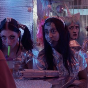 Black Mirror: un momento dell'episodio Caduta libera