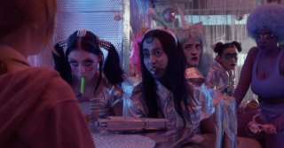 Black Mirror: un momento dell'episodio Caduta libera