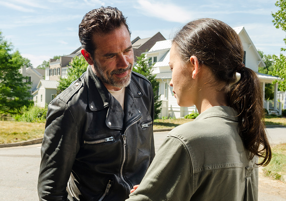 The Walking Dead: Jeffrey Dean Morgan e Christian Serratos in Al tuo servizio