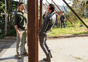 The Walking Dead: Austin Nichols e Jeffrey Dean Morgan nell'episodio Al tuo servizio