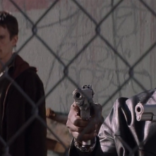 Training Day: Ethan Hawke e Denzel Washington insieme in una scena del film