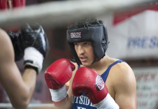 Bleed for This - Vivo per combattere: Miles Teller sul ring in una scena del film