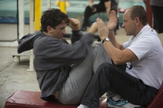 Bleed for This - Vivo per combattere: Miles Teller e Aaron Eckhart in una scena del film