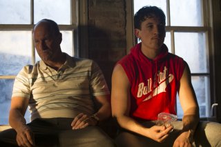 Bleed for This - Vivo per combattere: Miles Teller e Aaron Eckhart insieme in una scena del film