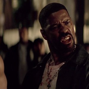 Training Day: Denzel Washington in un'immagine tratta dal film