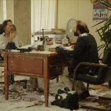 La loi de la jungle: Vincent Macaigne e Mathieu Amalric in una scena del film