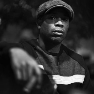 Les derniers parisiens: il regista Ekoué Labitey in una foto promozionale del film