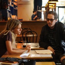 Les derniers parisiens: Reda Kateb ed Elisa Bachir Bey in una scena del film