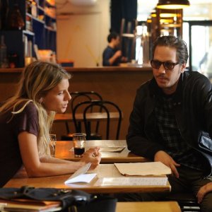 Les derniers parisiens: Reda Kateb ed Elisa Bachir Bey in una scena del film