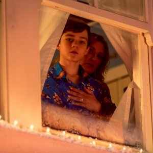 Safe Neighborhood: Levi Miller e Virginia Madsen in una scena del film