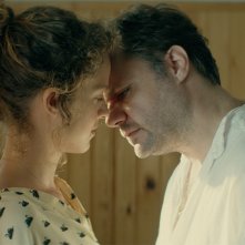 Suntan: Efthymis Papadimitriou ed Elli Tringou in un momento del film