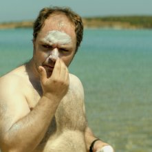 Suntan: Efthymis Papadimitriou in un momento del film