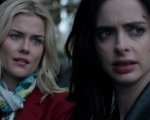 The Defenders: Jessica Jones e Trish Walker nelle foto dal set