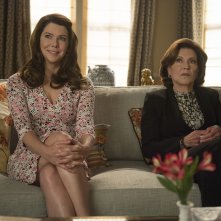 Una mamma per amica: Di nuovo insieme, Lauren Graham e Kelly Bishop in una foto della serie