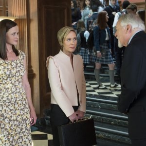 Una mamma per amica: Di nuovo insieme - Le attrici Alexis Bledel e Liza Weil in una foto della serie