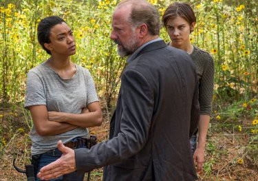 The Walking Dead: una foto di Sonequa Martin-Green, Xander Berkeley e Lauren Cohan in Go Getters