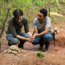 The Walking Dead: le attrici Lauren Cohan e Sonequa Martin-Green in Go Getters