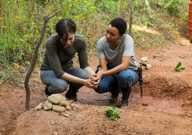 The Walking Dead: le attrici Lauren Cohan e Sonequa Martin-Green in Go Getters