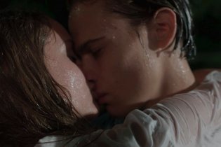 Come diventare grandi nonostante i genitori - Clip 'Il bacio tra Christian ed Emma'