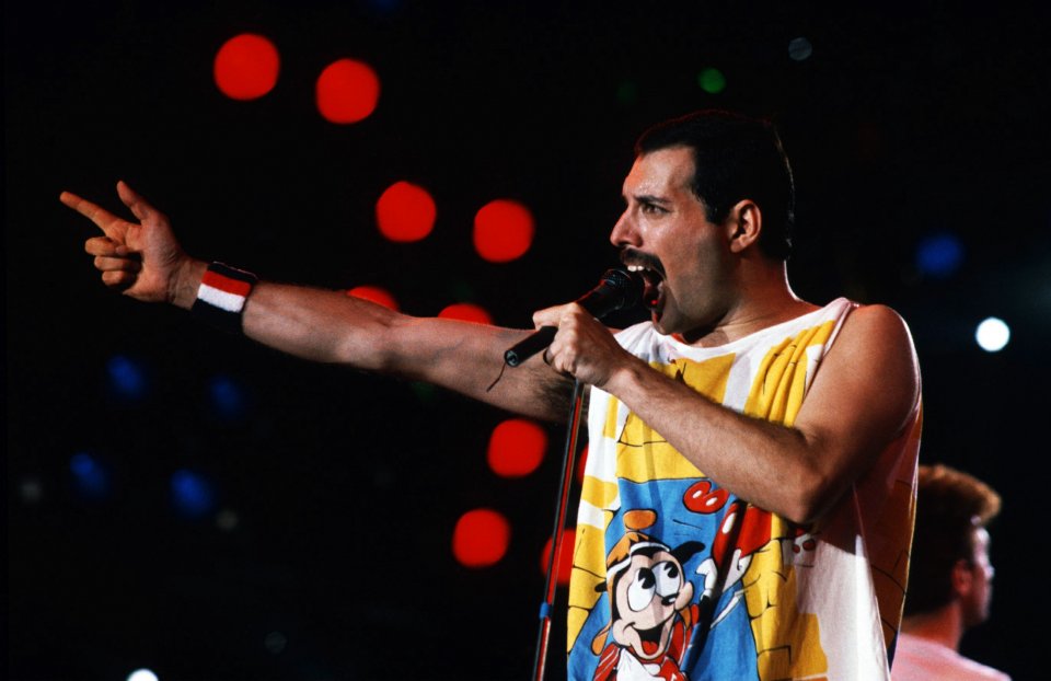 Freddie Mercury durante un live