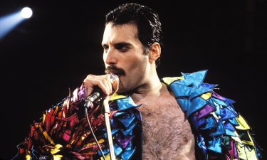 Freddie Mercury durante un live