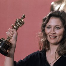 Quinto potere: Faye Dunaway stringe l'Oscar come miglior attrice protagonista
