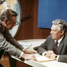 Quinto potere: William Holden e Peter Finch in una scena