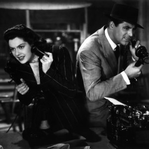 Rosalind Russell e Cary Grant ne La signora del venerdì