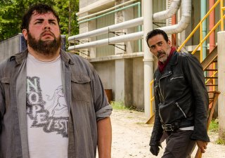 The Walking Dead: Joshua Hoover e Jeffrey Dean Morgan nell'episodio Sing Me a Song