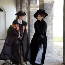 Amore e inganni: Kate Beckinsale e Chloë Sevigny in una scena del film