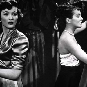 Sui marciapiedi: Gene Tierney in una scena del film