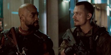 images/2016/11/30/suicide-squad-extended-flag-deadshot.jpg