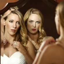 Arrow: le attrici Katie Cassidy e Caity Lotz in Invasion!