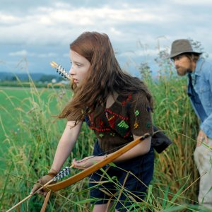 Captain Fantastic: Annalise Basso e Viggo Mortensen in un'immagine del film
