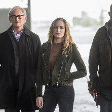 The Flash: Victor Garber, Caity Lotz e Dominic Purcell in Invasion!
