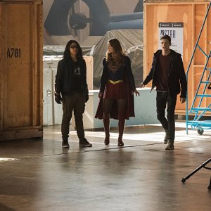 The Flash: Carlos Valdes, Melissa Benoist e Grant Gustin in Invasion!
